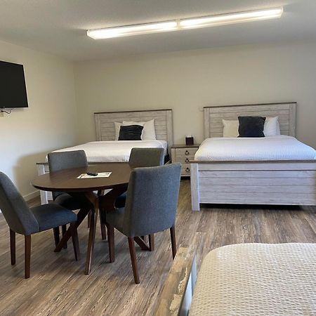 The Patch Lodge Warroad Экстерьер фото