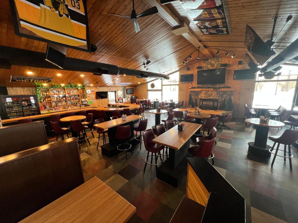 The Patch Lodge Warroad Экстерьер фото