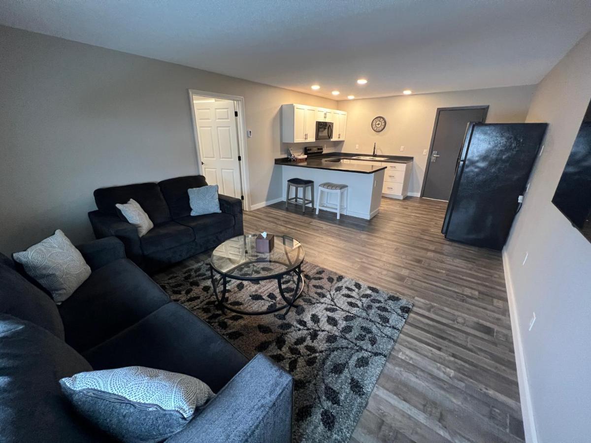The Patch Lodge Warroad Экстерьер фото