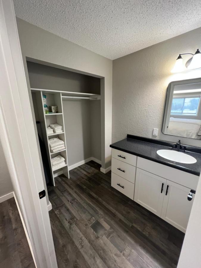 The Patch Lodge Warroad Экстерьер фото