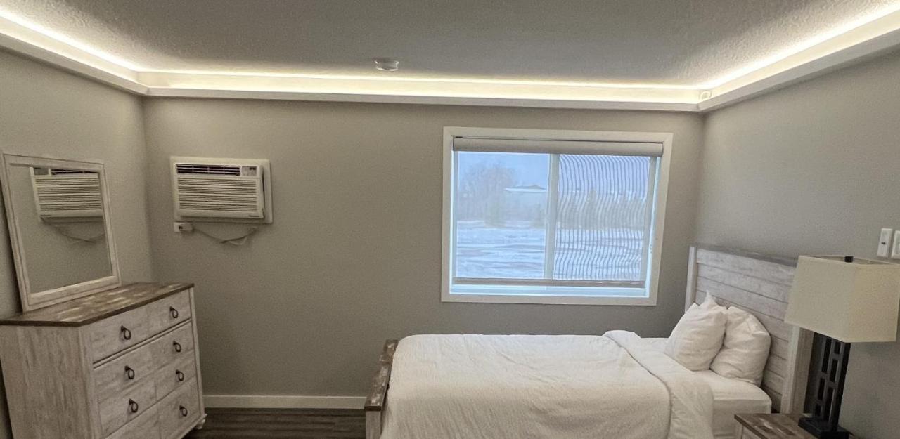The Patch Lodge Warroad Экстерьер фото