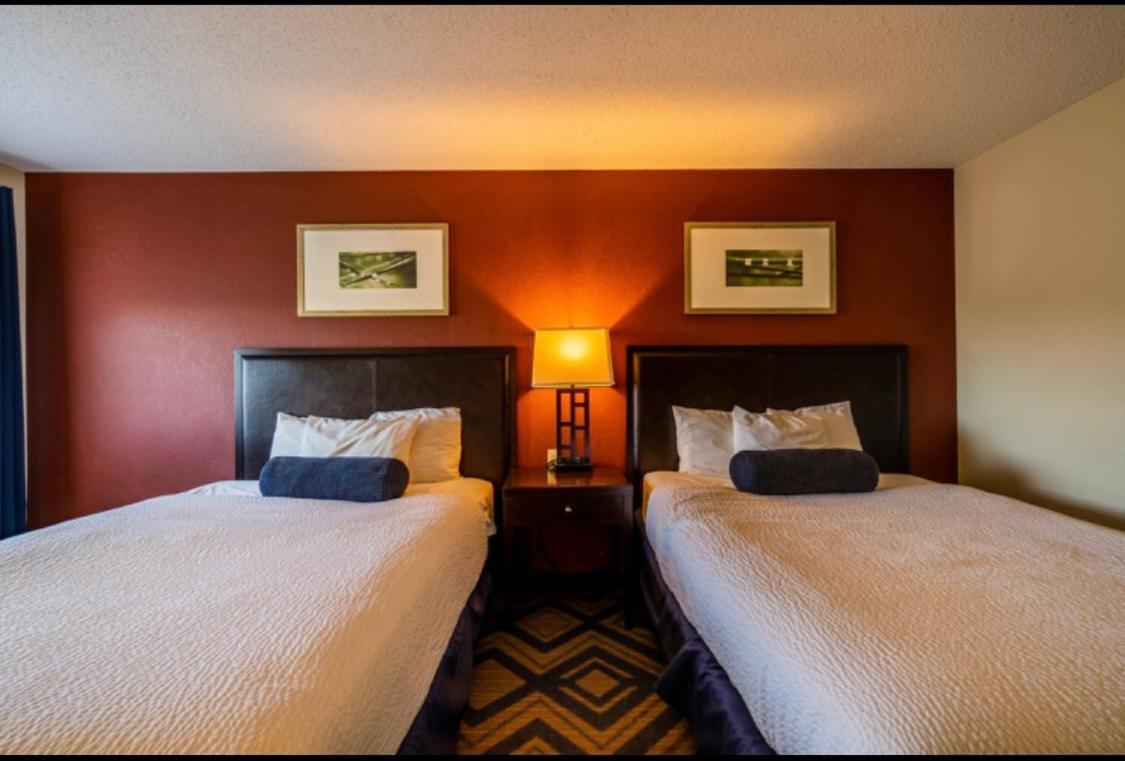 The Patch Lodge Warroad Экстерьер фото